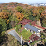 ゴルフ場向かいの閑静な立地、宮大工の拘りを感じる木造住宅