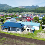 七ヶ岳が眺められる集落の東端、畑に囲まれた庭付きヒノキ平家建